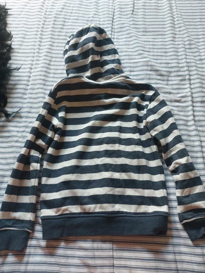 Sweat zippé à capuche rayé 122/128 - photo numéro 7