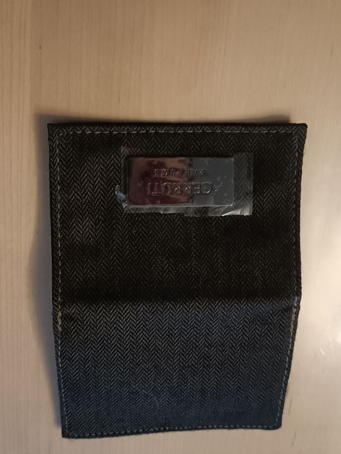 Lot d'un porte cartes + un porte clé Cerruti Parfums - photo numéro 5