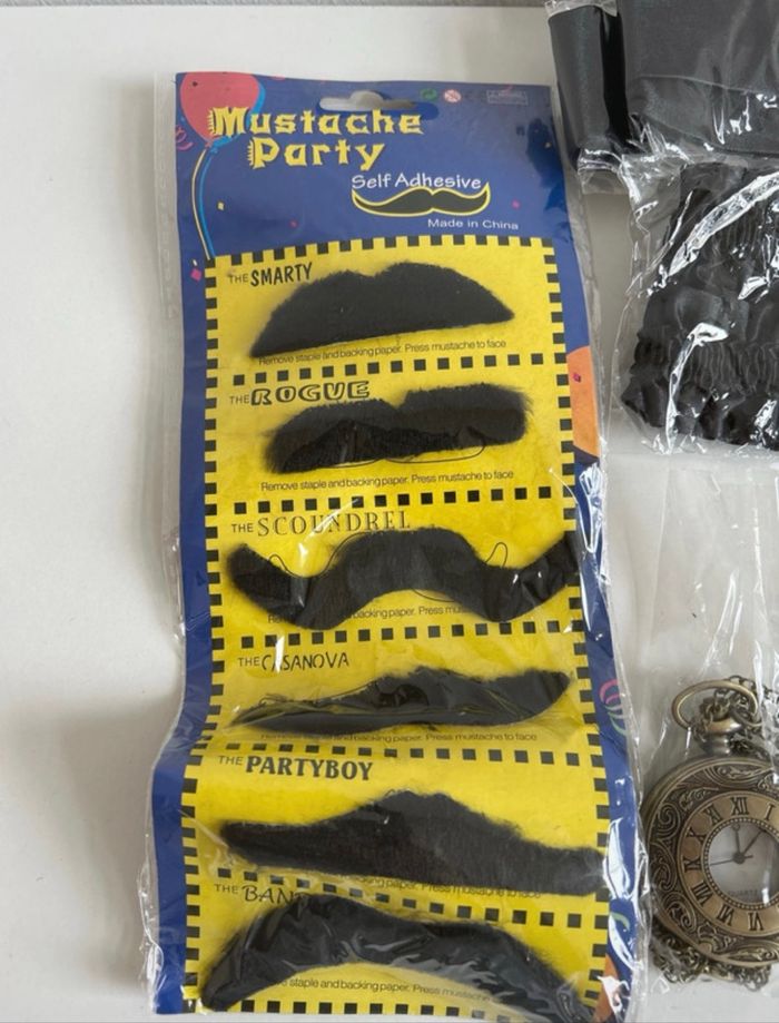 Lot d’accessoires de déguisement pour enfants - photo numéro 2