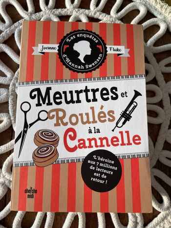 Joanne Fluke - meurtres et roulés à la cannelle 