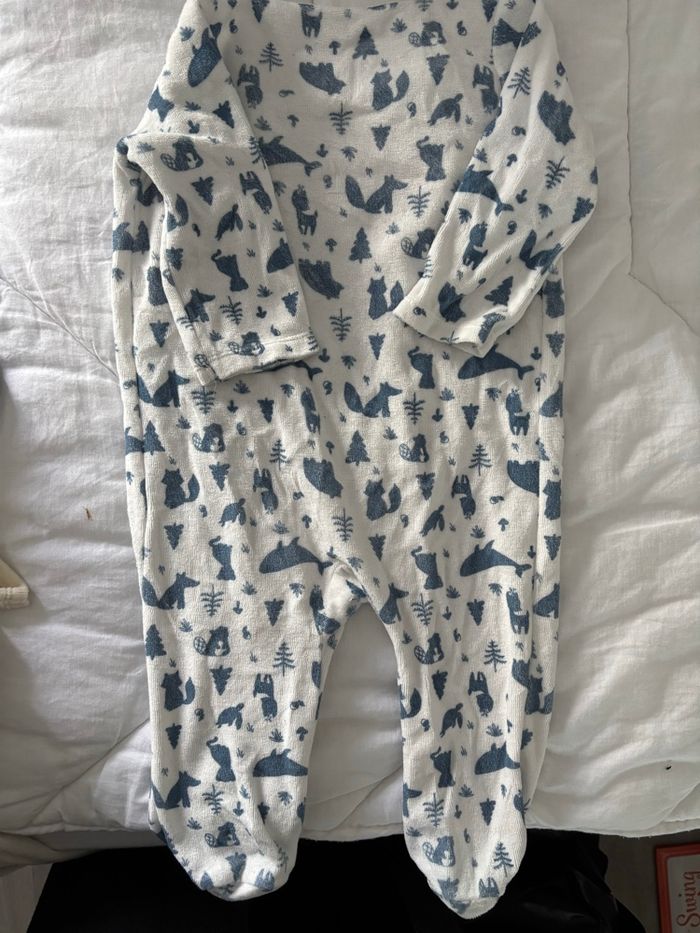 Pyjama bleu et blanc