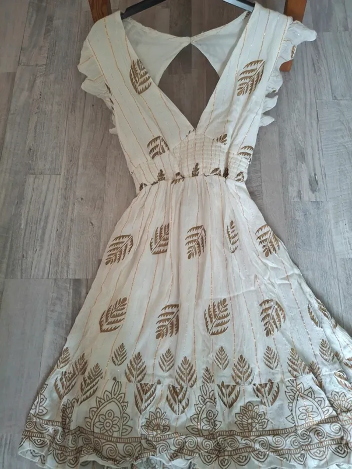 Robe 👗 dos nue élastique et cintré