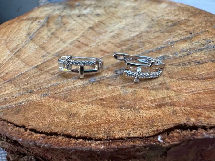 Boucles d’oreilles petites créoles double acier inoxydable argent croix cristaux