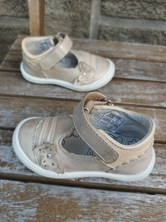 Babies sandales neuves 🏷 taille 21 achetées 35€ - photo numéro 4