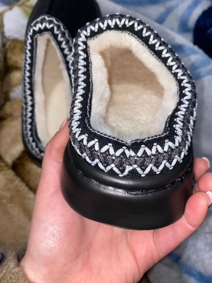 Chaussons noir type UGG taille 38-39 - photo numéro 3