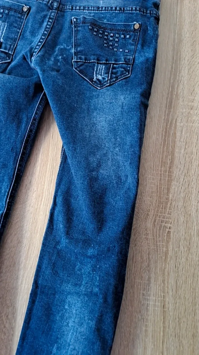 Jeans effet délavé déchiré - photo numéro 4
