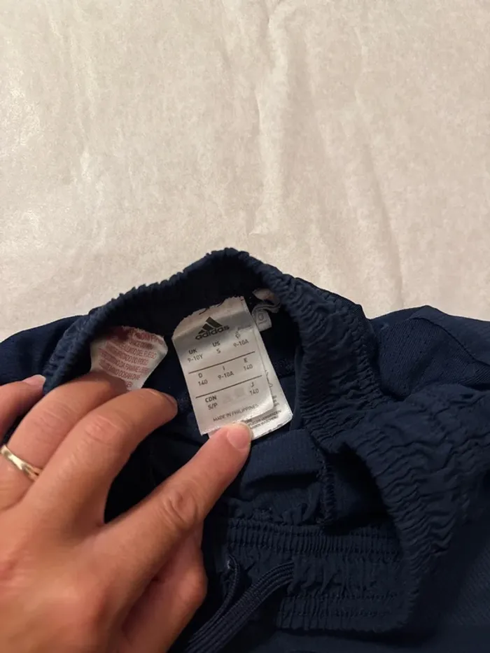 Short Adidas taille 9/10 ans 2 poches avec zip - photo numéro 8