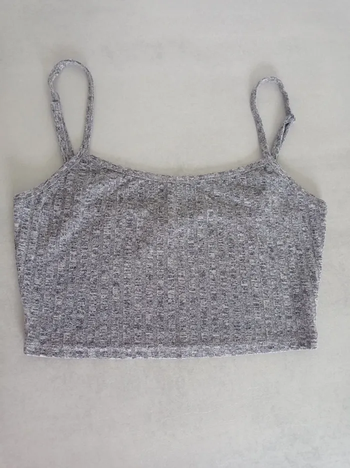 Magnifique lot de 3 hauts crop top à bretelles fines divers marques Boohoo Shein - photo numéro 4