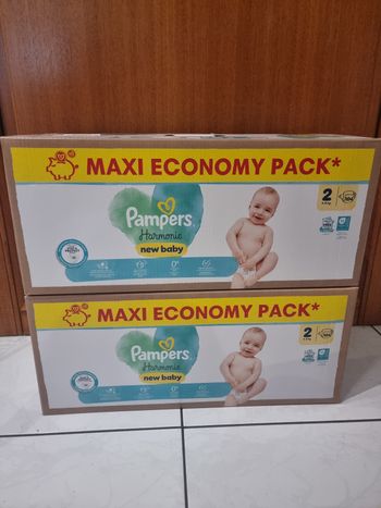 208 couches Pampers taille 2
