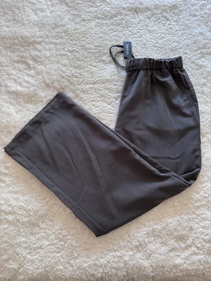 Pantalon large gris Boohoo – Taille L – Confort & Style Décontracté - Neuf