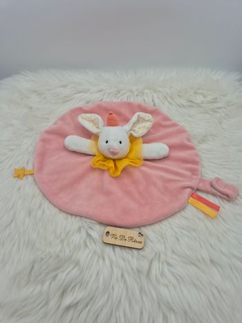 Doudou plat Lapin rose blanc jaune « fantastic circus » Génération Z