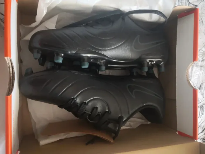 Chaussure de foot enfant pointure 34 Nike - photo numéro 2