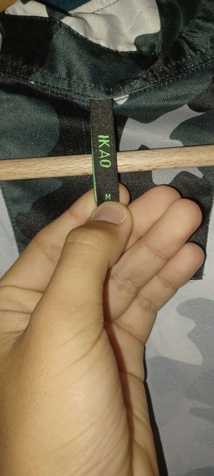 Chemise motif armée Ikao jamais portée - photo numéro 3