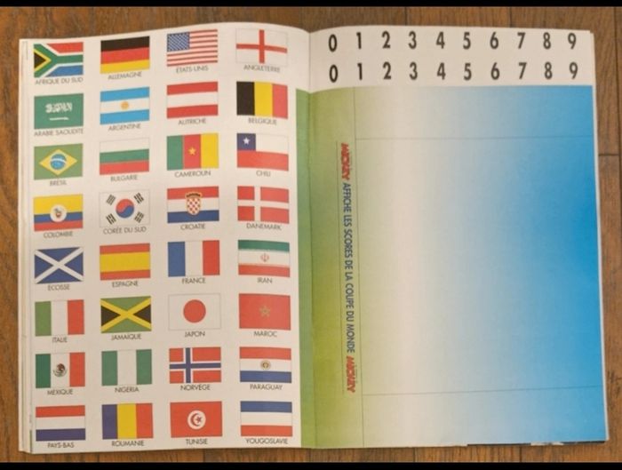 Ancien journal de mickey cadeau panneau affichage coupe du monde 1998 N°2398 de 1998 vintage