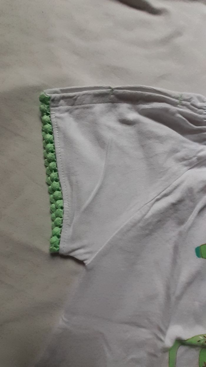 Tee-shirt blanc avec bordure verte pistache motif cheval vert pistache - photo numéro 5