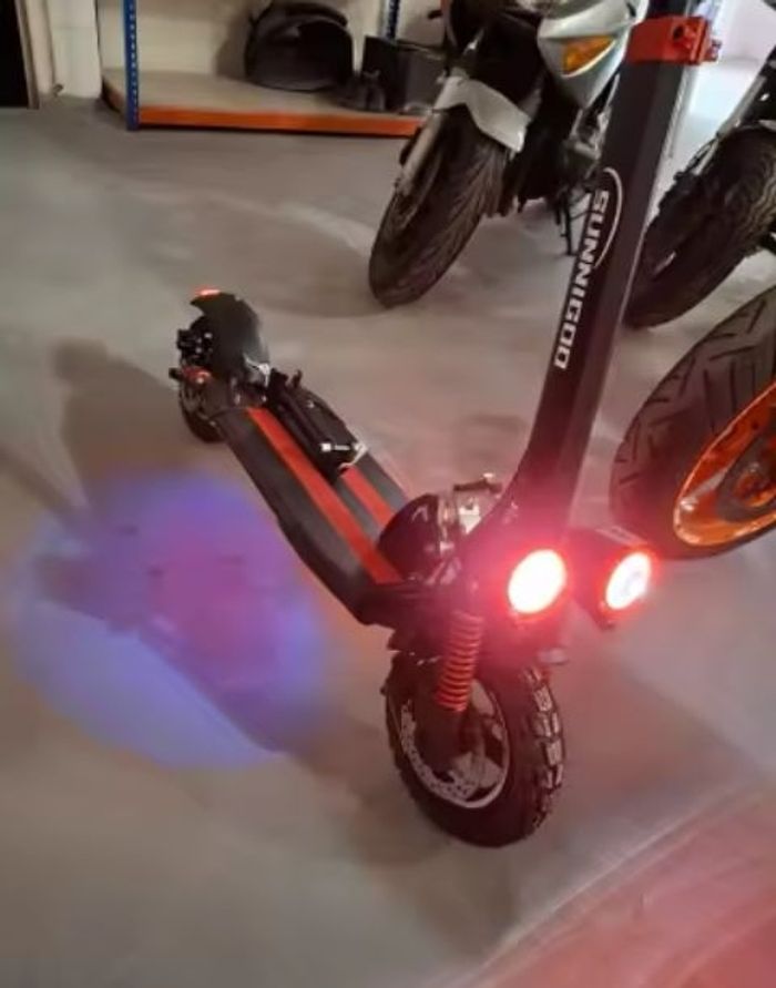 Trottinette électrique  puissant  1000 Watt 45 km/h 90 km d'autonomie neuve avec étiquette première main jamais été utilisée  siège démontable - photo numéro 2