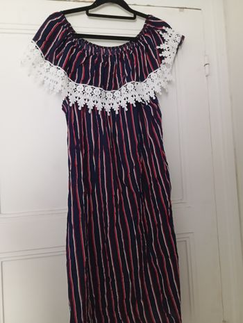 Robe col rond frou frou