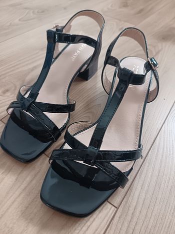 Sandales noires neuves 38