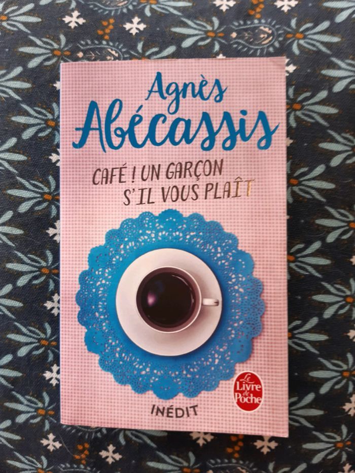 Café! Un garçon s’il vous plaît