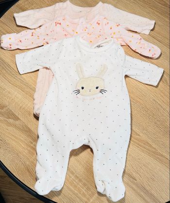 Lot 3 pyjamas bébé fille - très bon état