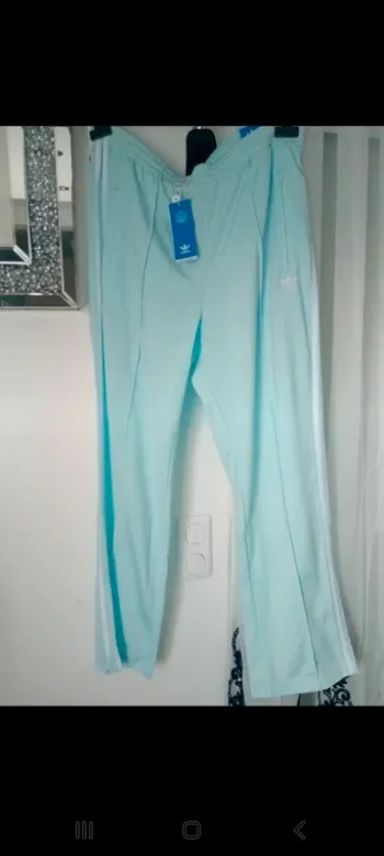 Bas de jogging Adidas grand taille  
Peut convenir à  un 44