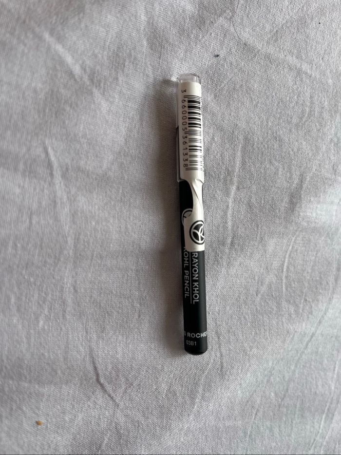 Petit crayon noir pour les yeux Yves Rocher