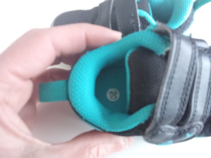 Basket garçon taille 20 scratch bleu ciel noir, decathlon - photo numéro 5