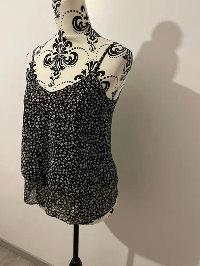 Débardeur fluide ample à fine bretelle noir motifs fleuri rose et blanc pimkie taille 36 - photo numéro 4