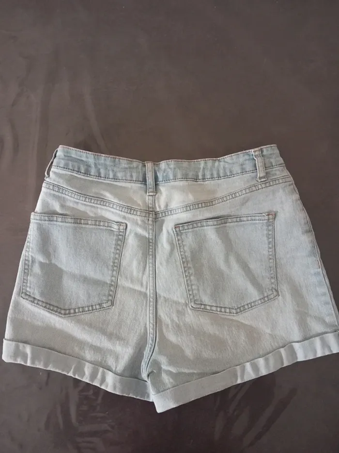 Short en jean kiabi taille 36 - photo numéro 3