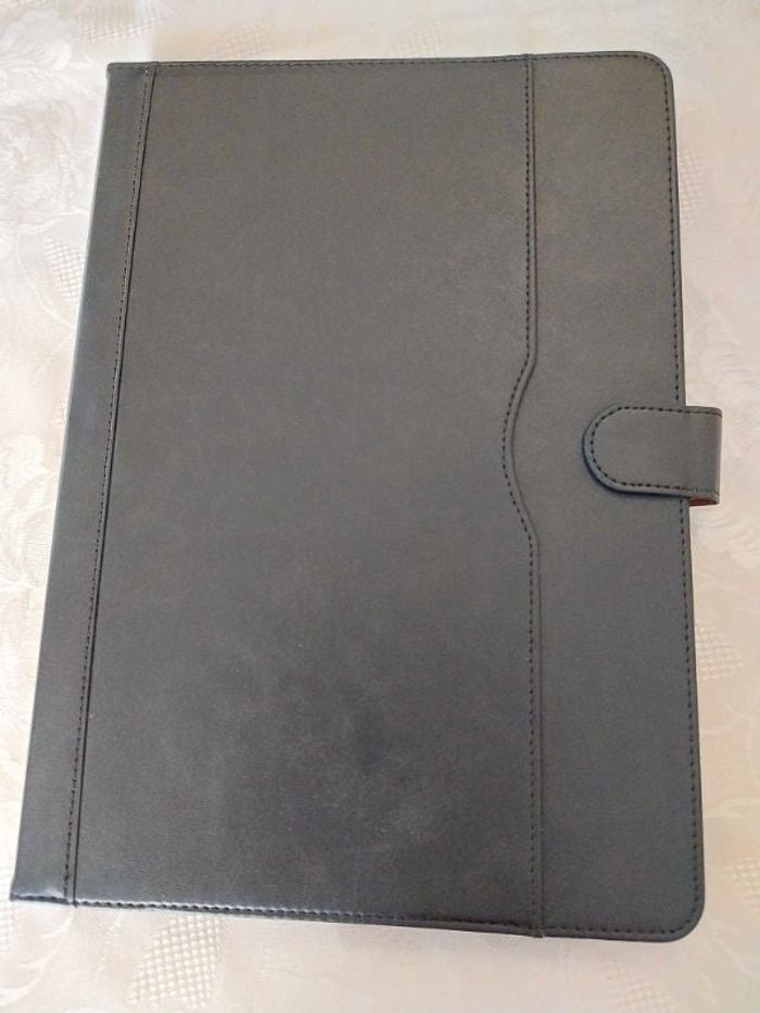 Etui pour tablette avec support multiangles, de 17 à 19 cm X 26 à 29 cm