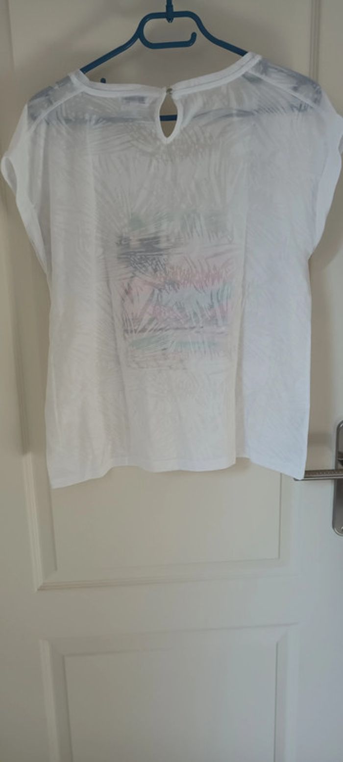 T-shirt blanc avec motif plage - photo numéro 2