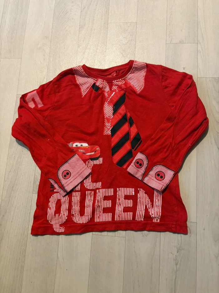 T-shirt rouge cars 4 ans manches longues très bon état