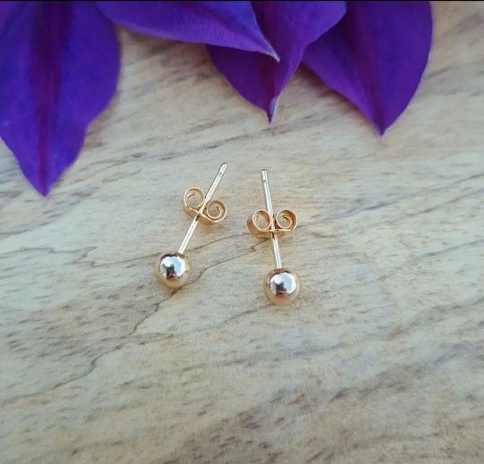 Boucles d'oreilles boules puces 4 mm plaqué or 18k