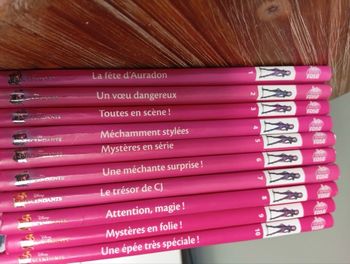 Lot bibliothèque rose « descendants » tome 1 à 10