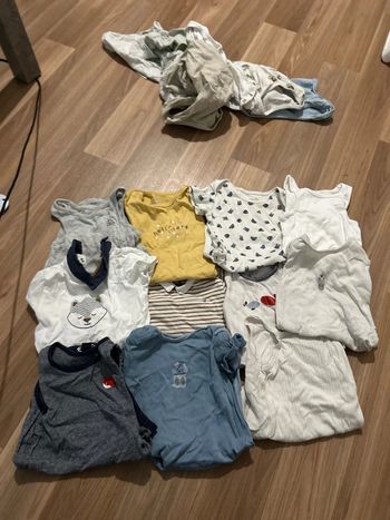 Lot de 18 bodies été