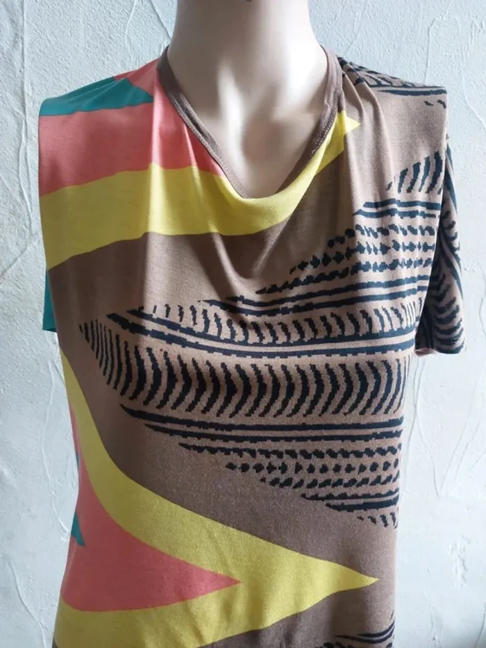T-shirt coloré à motifs géométriques Taille S - photo numéro 2