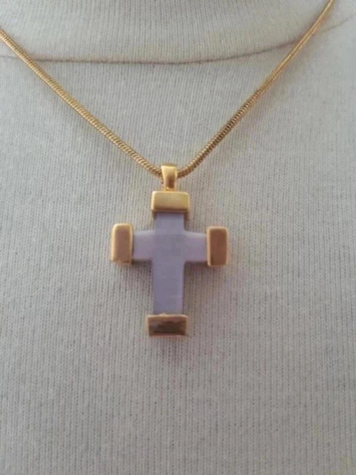 Collier croix rose nacré