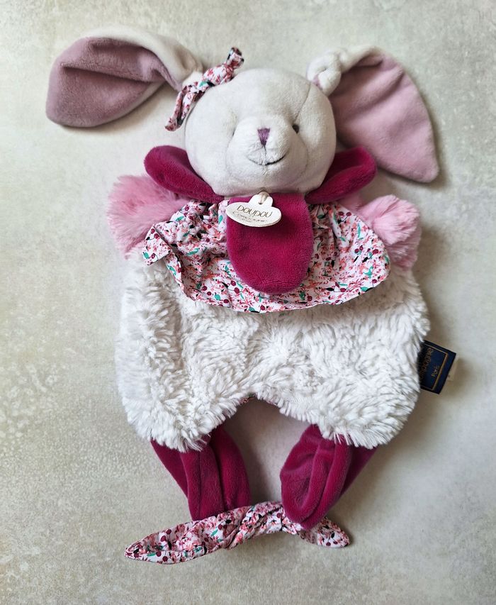 DOUDOU MARIONNETTE LAPIN SURPRISE - DOUDOU ET COMPAGNIE