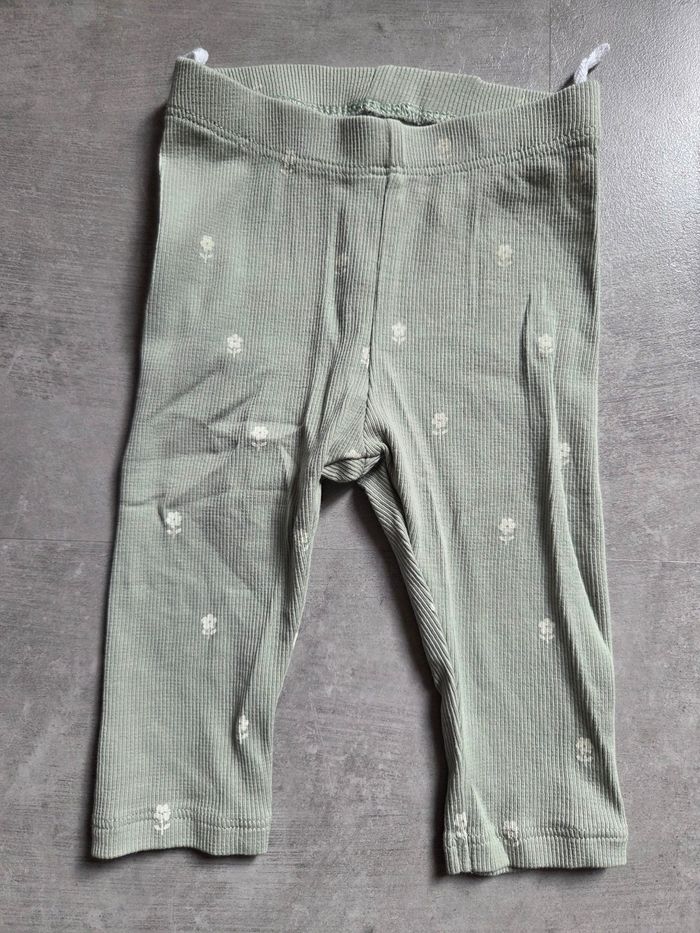 Ensemble bodie MC + legging côtelé h&m 2-4mois - photo numéro 3