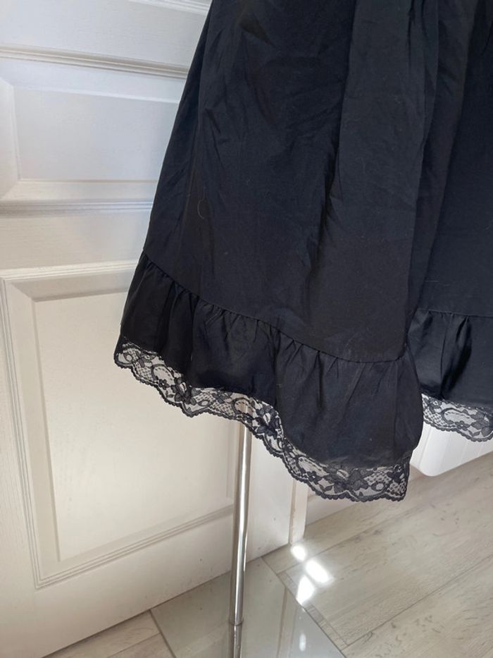 Robe noire avec noeud - photo numéro 6