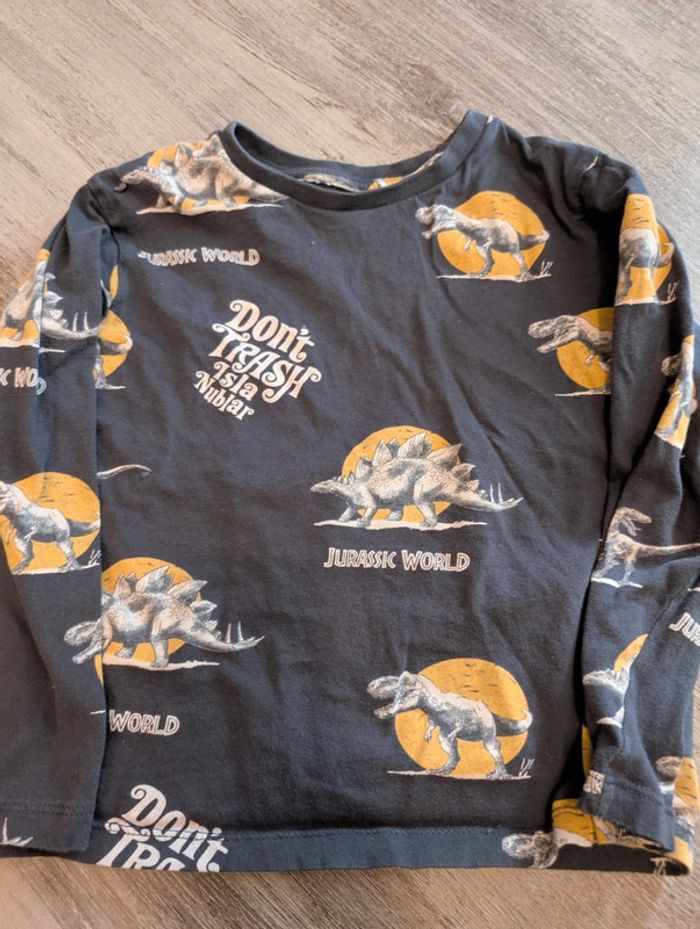 Lot t-shirts 5-6 ans Jurassic world - photo numéro 3