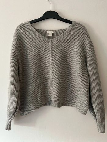 🩶 Magnifique pull à col V gris H&M Taille M 🩶