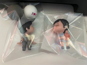 Lot de 2 Petits personnages amoureux assis