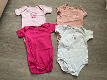 Lot de 4 bodies MC 24 mois