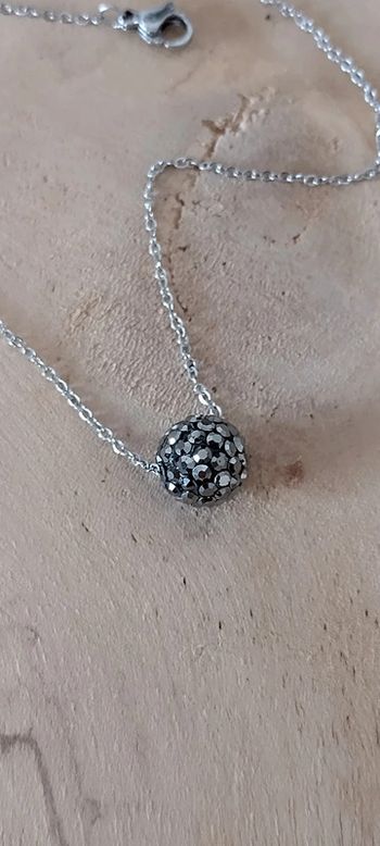 Collier boule strass noir