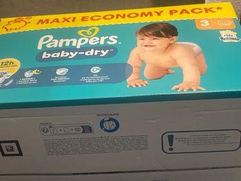 136 couches Pampers taille 3
