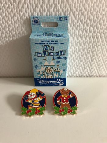 Lot de 2 pins de noël It’s small world