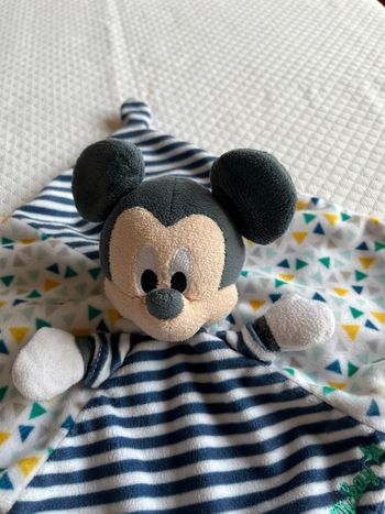 DOUDOU PLAT MICKEY * DISNEY * 1751.