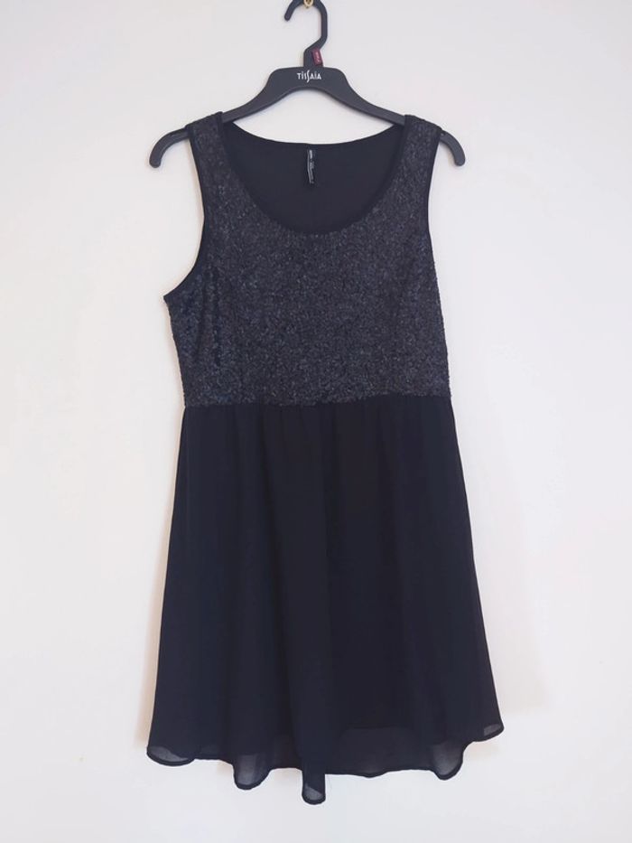 Robe noir à paillettes taille ,38 - dressing trié par tailles