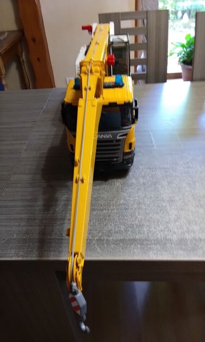 Camion grue travaux - photo numéro 3